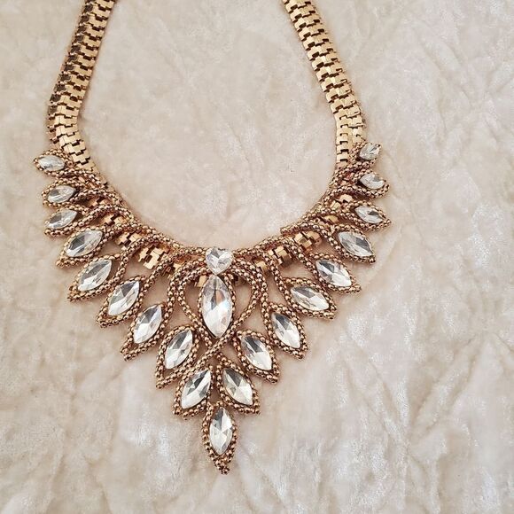 Fashion Jewelry Necklace Big Statement Gold Tone - Picture 5 of 7